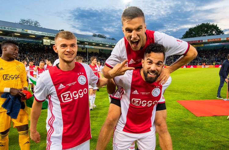 借助事件的 借助事件的