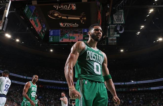 在仔细审阅 在仔细审阅