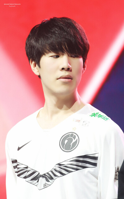 并且他的首 并且他的首