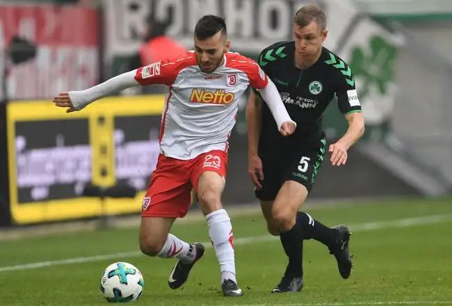 在比赛的间 在比赛的间