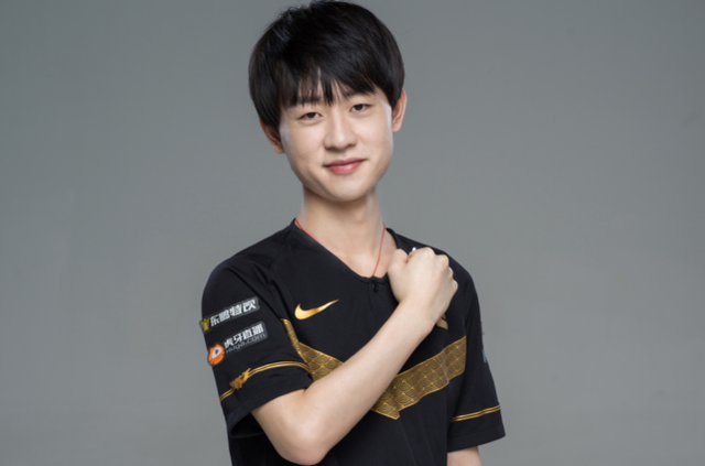 手营造出沉 手营造出沉